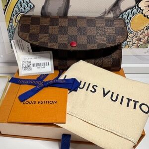 LOUIS VUITTON ♥️ Emilie Wallet In Damier Ebene Canvas